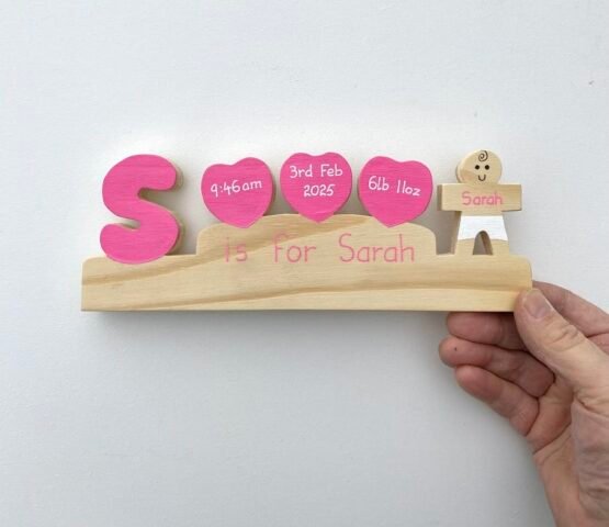 Pine Baby Letter Stand